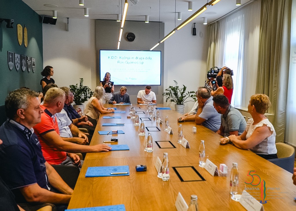 c0047-mp4-00_12_17_33-still001